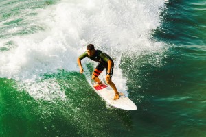 乐鱼体育在线-曼联2-2热刺赛后评分：姆贝莫与德利赫特最高，曼联2_1热刺